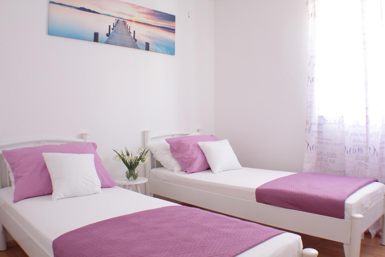 Apartmani Adrijan Krk Krk Town Exteriör bild